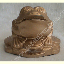 Gold Feng Shui toad - front view