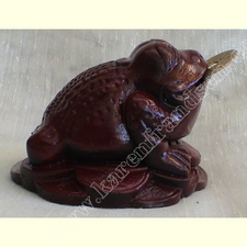 Rosewood Feng Shui toad - side view